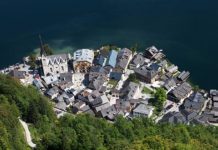 Khách quá đông, làng cổ tích Hallstatt ‘vỡ trận’ Khách quá đông, làng cổ tích Hallstatt vỡ trận - Ảnh 1.