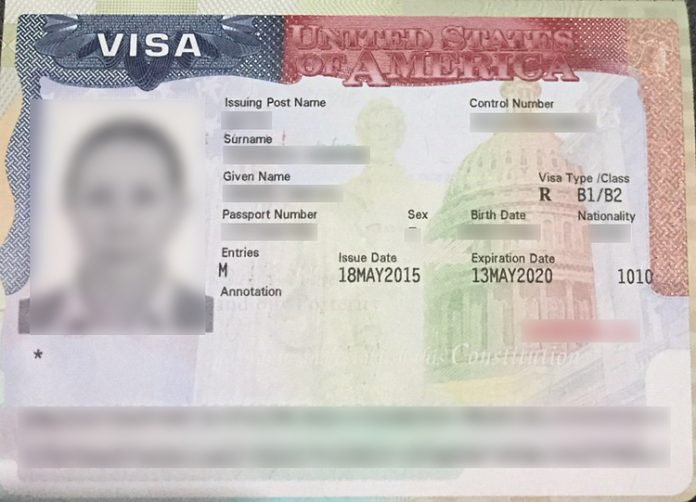 Để xin visa Mỹ, bạn cần có đầy đủ các loại giấy tờ chứng minh nhân thân và tài chính. Ảnh: Ivisa.