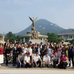 Cách tìm đồ thất lạc trên tàu điện ngầm Hàn Quốc Đoàn tour của Tugo tại Hàn Quốc. Ảnh: Tugo.