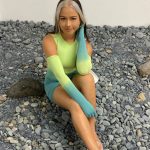 Du khách thoát chết nhờ mặc đồ sặc sỡ Visaya đến từ Brisbane, và là một nghệ sĩ. Bố mẹ cô cũng là những nghệ sĩ nổi tiếng ở Australia. Ảnh: Instagram.