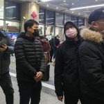 Công ty du lịch cho huỷ đặt chỗ tại Vũ Hán Bất kỳ ai bị nhiễm virus hoặc bị cách ly, hoặc bị gửi trả lại về nơi khởi hành, bất kể họ ở đâu, cũng đủ điều kiện để hưởng chính sách hủy miễn phí của Ctrip. Và tất nhiên, những người đồng hành đi cùng họ cũng được hưởng. Ảnh: AFP.