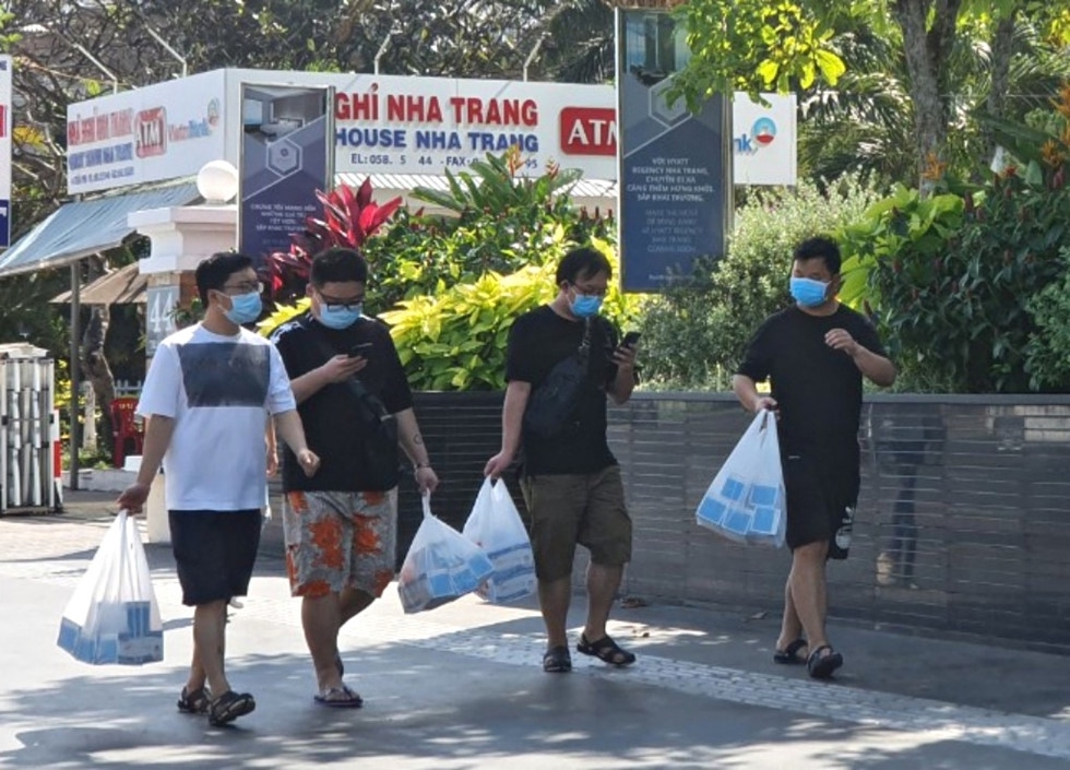 Khách Trung Quốc vắng bóng ở Nha Trang, nhiều cửa hàng đìu hiu  - ảnh 13