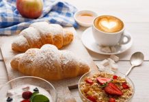 Nỗi lo không hợp thức ăn của khách hàng khi du lịch châu Âu Khẩu phần sáng của người châu Âu thường là trái cây, bánh mì và ngũ cốc /// Tugo