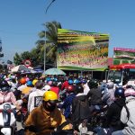 Ngưng thu phí tham quan, cả trăm ngàn người miền Tây đổ về làng hoa Sa Đéc Du khách đến tham quan làng hoa /// Trần Ngọc