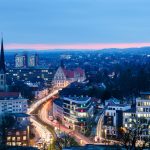 Thành phố bị mang tiếng không tồn tại Cuối tháng 9/2019, thành phố sẽ dành ra ít chỗ hơn dành cho các bãi đỗ xe, tăng giá vé gửi xe nhằm khuyến khích người dân sử dụng phương tiện công cộng. Ảnh: Eltis.