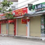 Khách Trung Quốc vắng bóng ở Nha Trang, nhiều cửa hàng đìu hiu Nhiều cửa hàng trước đây vốn phục vụ rất đông khách Trung Quốc nhưng hiện đang đóng cửa /// Ảnh: Nguyễn Chung