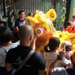 Người Sài Gòn ‘rủ nhau’ đi chùa Bà Chợ Lớn đầu năm mới Canh Tý 2020 Những ngày đầu năm mới, chùa đón hàng ngàn lượt khách mỗi ngày, có những đoàn lân cũng đến chùa để dâng hương, múa lân đầu năm /// Trần Kim Anh