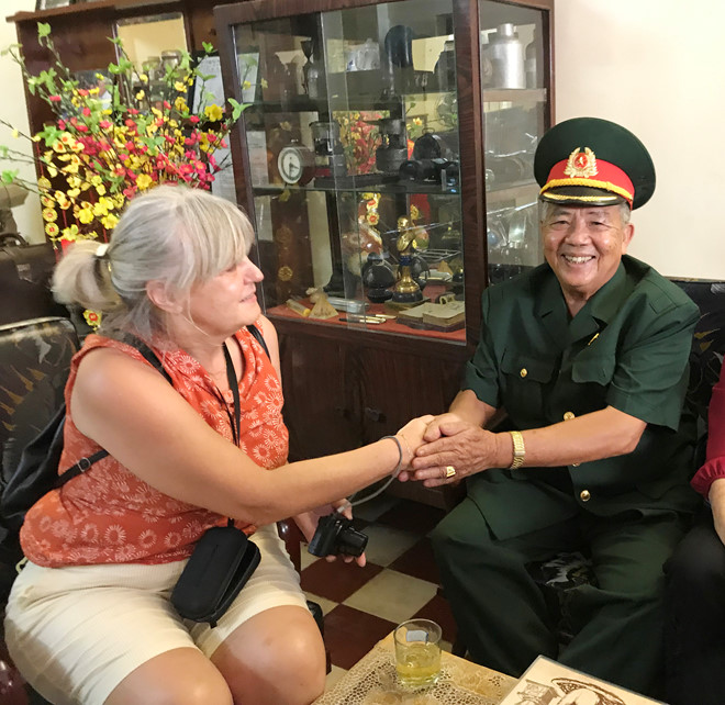 Du khách Ba Lan thích thú khi tham quan di tích Biệt động Sài Gòn - ảnh 2