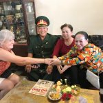 Du khách Ba Lan thích thú khi tham quan di tích Biệt động Sài Gòn /// Cẩm Nhi