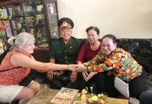 Du khách Ba Lan thích thú khi tham quan di tích Biệt động Sài Gòn /// Cẩm Nhi