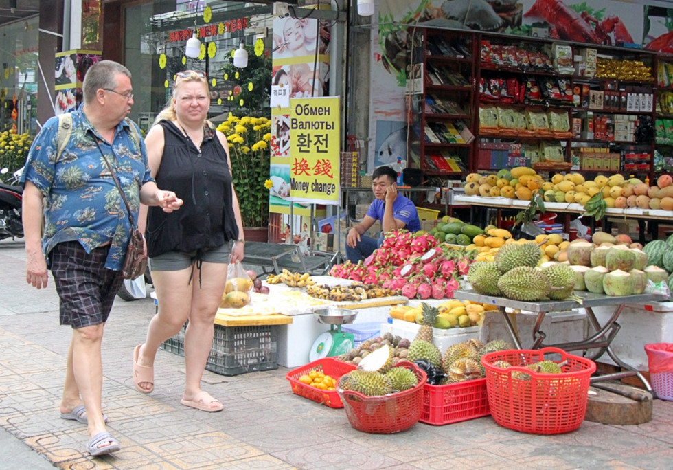 Khách Trung Quốc vắng bóng ở Nha Trang, nhiều cửa hàng đìu hiu  - ảnh 10