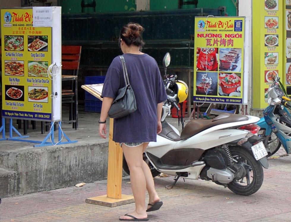 Khách Trung Quốc vắng bóng ở Nha Trang, nhiều cửa hàng đìu hiu  - ảnh 5