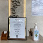 Các khách sạn phòng, chống bệnh viêm phổi nCoV Khách sạn Liberty Central (Nha Trang) đặt bảng thông báo, khuyến khích khách hàng rửa tay bằng dung dịch sát khuẩn. Ảnh: Lê Văn Sơn.