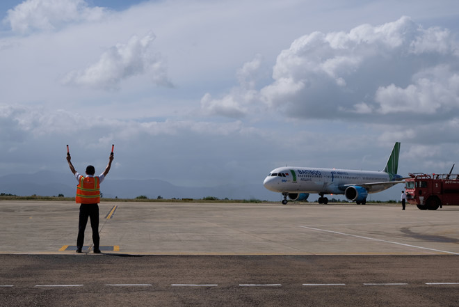 Sân bay Phù Cát đón những vị khách quốc tế đầu tiên năm 2020 - ảnh 1