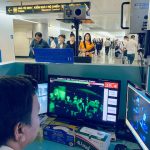 Không đưa khách đến vùng nguy cơ lây viêm phổi Vũ Hán Kiểm tra thân nhiệt hành khách nhập cảnh qua sân bay quốc tế Tân Sơn Nhất. Ảnh: Duy Tính.