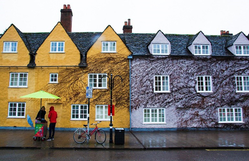 Một ngày mưa ở Oxford - ảnh được chụp bởi anh Hoàng Đồng Tiến. Mỗi năm, anh ghé qua Anh công tác vài lần và dành nhiều thời gian khám phá những thành phố ở đất nước giàu văn hóa này.