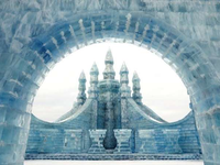 Trung Quốc: Thi bơi trên sông băng ở trong cái lạnh -30 độ C Hàng chục nghìn người tham gia Lễ hội băng đăng tại Cáp Nhĩ Tân, Trung Quốc