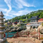 Ngôi chùa sát biển ở Hàn Quốc hút khách cầu may đầu năm Ngoi chua sat bien o Han Quoc hut khach cau may dau nam hinh anh 1