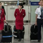 Virus lạ lây lan, tiếp viên Cathay đòi đeo khẩu trang mọi chuyến bay Virus la lay lan, tiep vien Cathay doi deo khau trang moi chuyen bay hinh anh 1 cathay_pacific_s_female_flight_attendants_have_won_the_right_to_wear_trousers_1522331604649_4.jpg