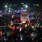 ‘Cháy’ phòng, khách dựng lều qua đêm ở Đà Lạt Trung tâm Đà Lạt kẹt cứng tối Mùng bốn Tết. Ảnh: Khánh Hương