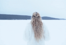 Người đẹp tắm trong hồ nước lạnh âm độ C Người đẹp tắm trong hồ nước lạnh âm độ C - 1