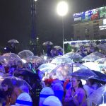 Hàng vạn người và du khách vẫn đội mưa đón giao thừa Tết Dương lịch 2020 Lần đầu tiên Huế tổ chức countdown chào đón năm mới /// Ảnh: D.T.H