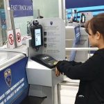 Khách Việt bị bắt vì dùng hộ chiếu của người khác Nữ du khách được mời đến thẩm vấn và kiểm tra thông qua các hệ thống an ninh sinh trắc học. Ảnh: The Thaiger.