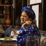 Đón Tết ở các khu nghỉ dưỡng Đông Nam Á Tiệc giao thừa, du thuyền Paradise Cruises Hạ LongVào đêm giao thừa 24/1 (30/12 âm lịch), du khách sẽ được thưởng thức thực đơn Tết gồm gỏi ngó sen tôm, nem cua, bánh chưng, hàu nướng, kẹo gừng. Đặc biệt, du thuyền sẽ dành tặng mỗi khách hàng một phong bao lì xì, kèm theo lời chúc năm mới. Du khách ở Paradise Elegance và Peak sẽ được mặc trang phục truyền thống khi tham gia bữa tiệc. Đến giữa đêm, trên du thuyền sẽ diễn ra tiệc đếm ngược chào năm mới Canh Tý, với phần trình diễn của dàn nhạc sống đến từ Philippines và bữa ăn nhẹ gồm các món bánh truyền thống. Vào sáng ngày đầu tiên của năm mới, du khách sẽ cùng nhau đón ánh bình minh đầu tiên, le lói qua những khối đá vôi hùng vĩ, giữa vùng biển xanh ngọc lam. Ảnh: Paradise Cruises.