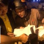 Hàng trăm người Đà Nẵng bới tung bãi rác tìm bằng được 27 cuốn hộ chiếu cho du khách Vẫn có những con người sẵn sàng nỗ lực giúp đỡ người khác mặc cho đó là đêm khuya hay là Tết đã cận kề