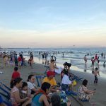 Người Sài Gòn đổ về Vũng Tàu chơi Tết vì ngại đi xa bởi dịch cúm Corona Bãi biển Vũng Tàu dù đông khách du lịch nhưng không chật cứng như mọi năm vì du khách cũng hạn chế đến chỗ đông người. /// Giang Vũ