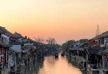 Ngoài Phượng Hoàng Cổ Trấn, bạn có biết Tây Đường danh trấn lãng mạn và nên thơ? Tây Đường rất đẹp và nên thơ. /// Ảnh: Bích Chiêu