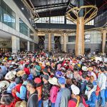 Hàng trăm ngàn người đổ về Núi Bà Đen hành hương ngày Tết: Chật cứng Du khách chờ đi cáp treo lên đỉnh núi Bà.