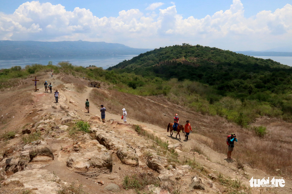 Trước khi ‘thức giấc’ sau 40 năm, núi lửa ở Philippines hấp dẫn du khách như thế nào? - Ảnh 13.