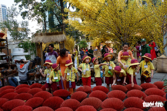Sắc mai vàng rực tại Lễ hội Tết Việt xuân Canh Tý - Ảnh 7.