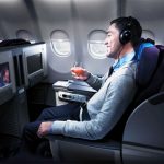 Hãng bay kiểm duyệt phim như thế nào? Một số hãng bay chọn hiển thị phim, chương trình truyền hình phụ thuộc vào các tuyến đường bay trong ngày. Ảnh: Reader.