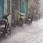 Khách Tây kể khác biệt hai miền Nam và Bắc Mùa mưa không phải thời điểm lý tưởng để du lịch Việt Nam. Ảnh: Staffan Scherz/Flickr.