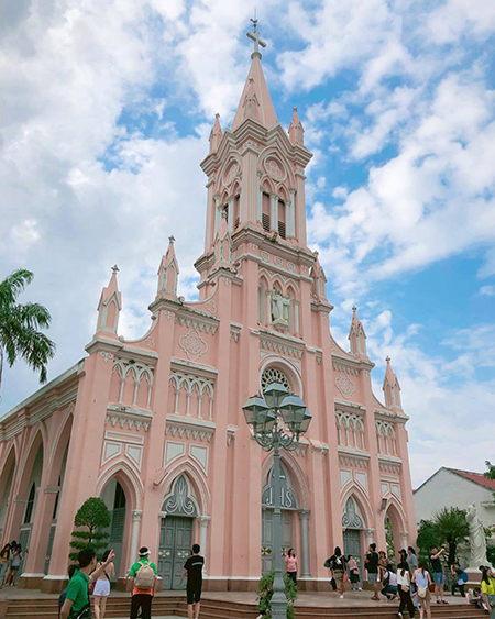 Nhà thờ Chính tòa ở Đà Nẵng cũng đóng cửa, không đón khách du lịch từ ngày 26/1. Ảnh: @x191225x.