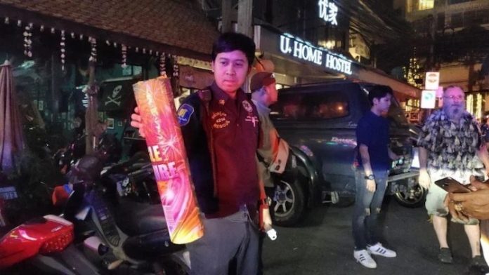 Ống pháo được cho là đã phát nổ trúng mặt nạn nhân. Ảnh: Pattaya News.