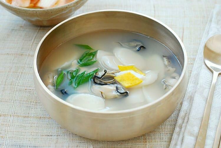 Món ăn không thể thiếu trong mâm cơm đầu năm của người Hàn Quốc. Ảnh: wiki.