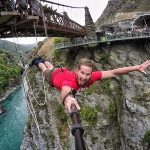 Rơi tự do từ vách đá Thót tim nhảy bungee từ vách đá
