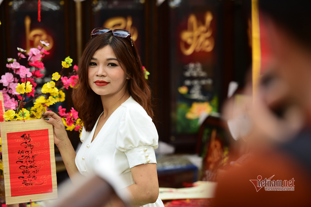 Con đường hoa mai rực rỡ sắc xuân ở Sài Gòn
