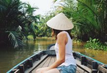 Du lịch thế giới mãn nhãn mà vừa túi tiền: nên đi đâu? Du ngoạn sông nước miền Tây ở VN /// Shutterstock