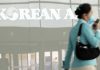 Hành trình của tiếp viên nhiễm nCoV Ảnh chụp một tiếp viên của hãng Korean Air tại nhà ga số 2 ở sân bay Incheon vào ngày 25/2. Ảnh: Yonhap.