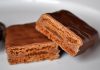 Lý do không nên mua bánh quy ở sân bay Bánh quy chocolate Tim Tam là loại bánh rất nổi tiếng và được nhiều người yêu thích. Ảnh: Sweets seriouseats.