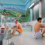Nơi không ai quan tâm đến khỏa thân Các phòng tắm đều có khu vực nam và nữ riêng biệt. Ảnh: BBC.