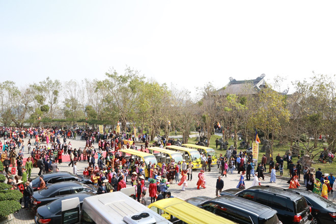 Hàng vạn người đi hội chùa Bái Đính - ngôi chùa có nhiều kỷ lục châu Á - ảnh 5