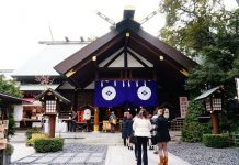 Đền thờ cầu duyên tại Tokyo Hàng dài các cô gái đến cầu duyên tại đền Daijingu