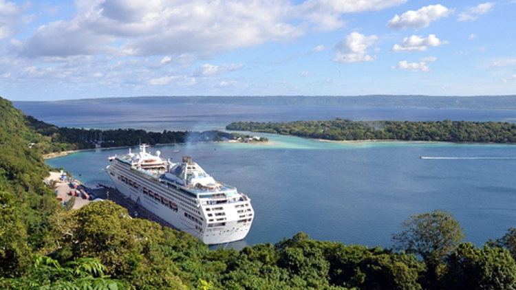Có một hình thức trải nghiệm khám phá Vanuatu khác là đi du thuyền để tham quan các đảo. Ảnh: Travel Online.