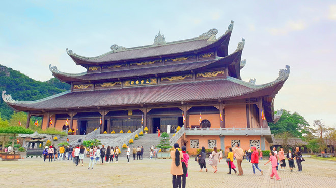 Hàng vạn người đi hội chùa Bái Đính - ngôi chùa có nhiều kỷ lục châu Á - ảnh 9