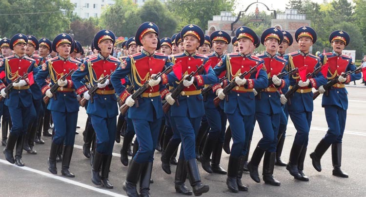 Lính Nga cũng tham gia diễu hành trong ngày quốc khánh của Transnistria. Ảnh: BBC.